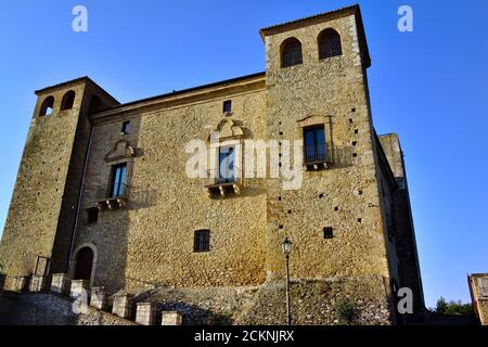 VEW von Crecchio Burg kleines mittelalterliches Dorf in der Provinz Chieti, Abruzzen / Italien Stockfoto