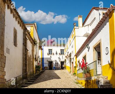 Straßen von schönen mittelalterlichen Dorf Obidos im Zentrum von Portugal Stockfoto