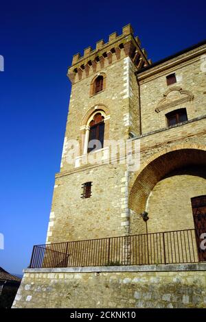 VEW von Crecchio Burg kleines mittelalterliches Dorf in der Provinz Chieti, Abruzzen / Italien Stockfoto