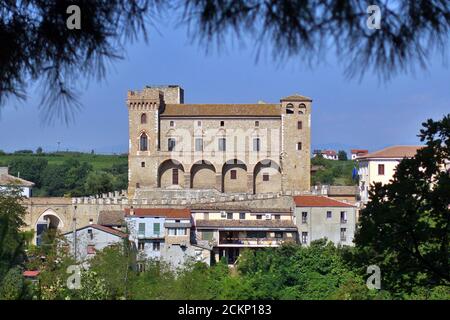 VEW von Crecchio Burg kleines mittelalterliches Dorf in der Provinz Chieti, Abruzzen / Italien Stockfoto