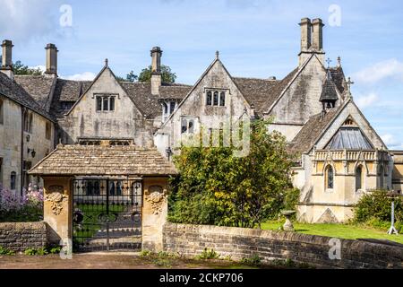 Prinknash Abbey befindet sich heute in St. Peters Grange, einem Gebäude aus dem 15. Jahrhundert auf den Cotswolds in der Nähe von Upton St Leonards, Gloucestershire, Großbritannien Stockfoto
