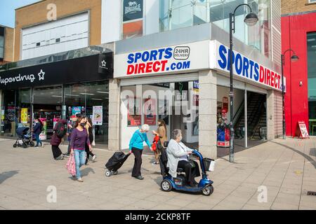 Uxbridge, London Borough of Hillingdon, Großbritannien. September 2020. Die Menschen gehen heute in Uxbridge einkaufen, da die Zahl der positiven Covid-19-Fälle in Großbritannien wieder steigt. Quelle: Maureen McLean/Alamy Stockfoto