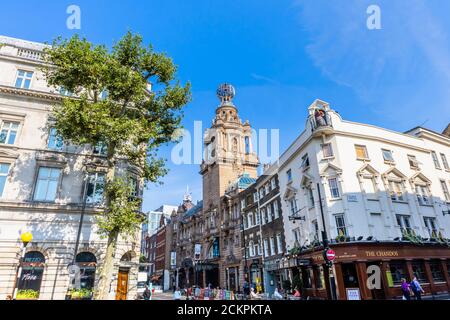 London Coliseum, ein großes Wrenaissance-Theater im Herzen des Theaterlandes in St. Martin's Lane, London WC2, Heimat des English National Ballet Stockfoto