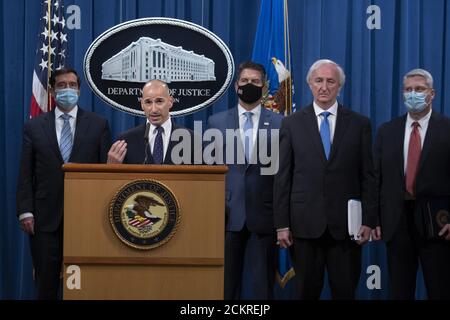 Washington, Usa. September 2020. Der amtierende US-Staatsanwalt für den Distrikt Columbia Michael R. Sherwin spricht über Anschuldigungen und Verhaftungen im Zusammenhang mit der an die chinesische Regierung gebundenen Computerangriffskampagne die Gruppe "APT 41" im Justizministerium in Washington, DC, am Mittwoch, 16. September 2020. Foto von Tasos Katopodis/UPI Credit: UPI/Alamy Live News Stockfoto