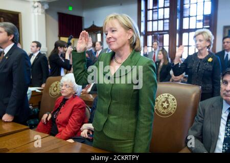 Austin, TX, 13. Januar 2009: Erster Tag der 81. Sitzung der texanischen Legislative auf der Ebene des Repräsentantenhauses, als die Rep. Myra Crownover (R-Lake Dallas) den Amtseid ablegt. ©Bob Daemmrich Stockfoto