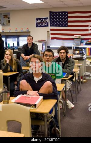 Midland, TX 20. Januar 2009: Studenten der Regierung und der Geschichte der Midland High School sehen während des Unterrichts am Dienstag die Amtseinführung von Präsident Barack Obama im Fernsehen. Nur für redaktionelle Zwecke. ©Bob Daemmrich Stockfoto