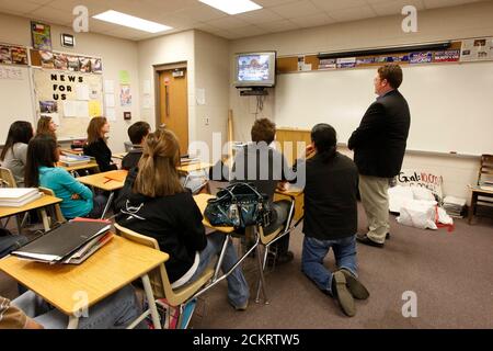 Midland, TX 20. Januar 2009: Studenten der Regierung und der Geschichte der Midland High School sehen während des Unterrichts am Dienstag die Amtseinführung von Präsident Barack Obama im Fernsehen. Nur für redaktionelle Zwecke. ©Bob Daemmrich Stockfoto