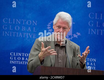 Austin, TX 14. Februar 2009: Der ehemalige Präsident Bill Clinton veranstaltet die zweite jährliche Clinton Global Initiative University, eine Konferenz, an der mehr als 1,000 Studenten teilnehmen, um Maßnahmen gegen globale Herausforderungen wie Armut, Hunger, Energie, Klimawandel und globale Gesundheit zu ergreifen. ©Bob Daemmrich Stockfoto