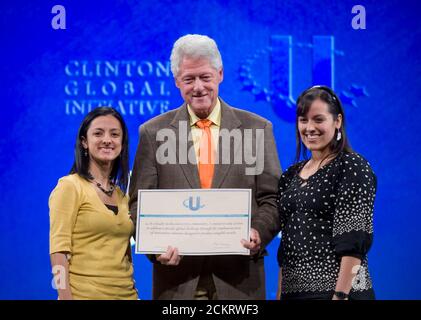 Austin, TX 14. Februar 2009: Der ehemalige Präsident Bill Clinton vergibt Auszeichnungen an der zweiten jährlichen Clinton Global Initiative University, einer Konferenz, die Studenten zusammenbringt, um Maßnahmen zu globalen Herausforderungen wie Armut, Hunger, Energie, Klimawandel und globale Gesundheit zu ergreifen. Das Programm ist nach der Clinton Global Initiative Foundation gestaltet, die von Präsident Bill Clinton gegründet wurde. ©Bob Daemmrich Stockfoto