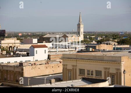 Laredo, TX 20. Februar 2009: Laredo, TX vom Dachparkplatz des regionalen Busterminals aus gesehen, mit Blick auf Mexiko. ©Bob Daemmrich Stockfoto