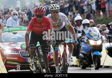 Nairo Quintana vom Team ARKEA - Samsic und Leon Luis Sanchez vom Astana Pro Team während der Tour de France 2020, Radrennen Etappe 16, La Tour-Du-Pin - Stockfoto