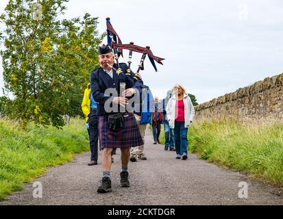 Ein Pfeifer führt eine Prozession bei der Schlacht von Pinkie Cleugh Gedenkfeier, East Lothian, Schottland, Großbritannien Stockfoto