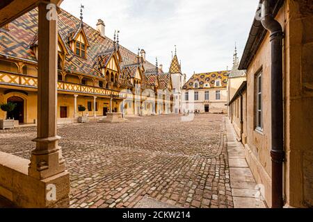 Innenhof des Hotel-Dieu, Hospices de Beaune, Frankreich Stockfoto