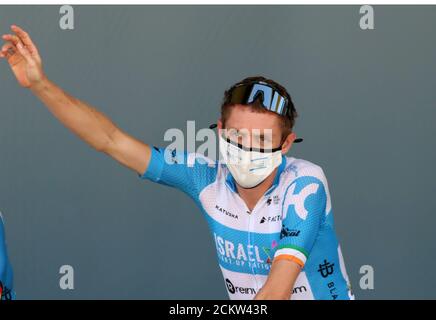 Grenoble, Frankreich. September 2020. 16. September 2020; Grenoble, Frankreich; Tour De France 2020, Grenoble nach Meribel, Etappe 17; Daniel Martin Irland Israel Start-up Nation würdigt das Publikum Credit: Action Plus Sports Images/Alamy Live News Stockfoto