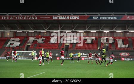 Allgemeine Ansicht der Spielaktion zwischen Bristol City und Northampton Town während des Carabao Cup zweiten Runde Spiel in Ashton Gate, Bristol. Stockfoto