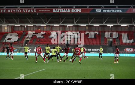 Allgemeine Ansicht der Spielaktion zwischen Bristol City und Northampton Town während des Carabao Cup zweiten Runde Spiel in Ashton Gate, Bristol. Stockfoto