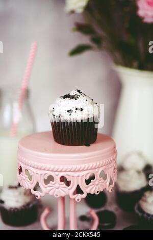 Cookies und Cupcakes Sahne, selektive Fokus Stockfoto