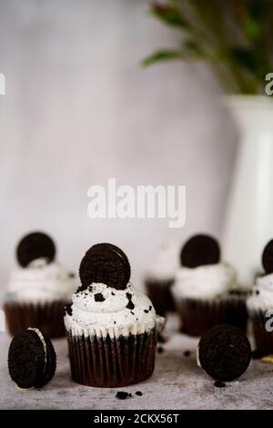 Cookies und Cupcakes Sahne, selektive Fokus Stockfoto