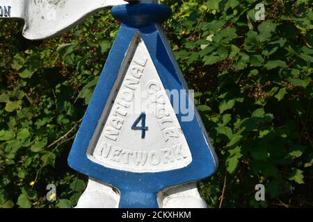 NCN 4 Schild Kennet & Avon Canal in der Nähe von Rose Kiln Lane Reading Stockfoto