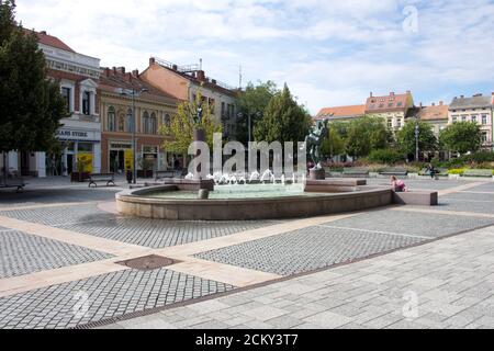 SZOMBATHELY, UNGARN - 7. SEPTEMBER 2020: Wegen des Coronavirus besuchen nicht so viele Touristen wie andere Jahre die Altstadt Szombathely, Ungarn im September 2 Stockfoto