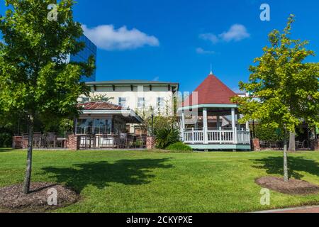 Landry's Seafood Restaurant's Outdoor Eating Gazebo in The Woodlands Mall, The Woodlands, Texas. Stockfoto