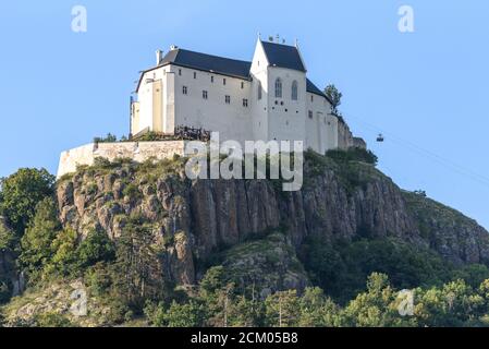 Schloss Fuzer auf einem vulkanischen Hügel in Nordungarn Stockfoto