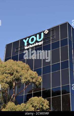 IHR Technologieschild befindet sich im Sierra Point Business Park, Brisbane, Kalifornien, 2015 Stockfoto