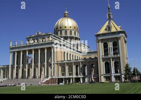 Licheń, Polen, Basilika der Seligen Jungfrau Maria. Polen, Basilika der Heiligen Jungfrau Maria. Bazylika Matki Bożej. Allgemeine Ansicht. Gesamtansicht. Stockfoto