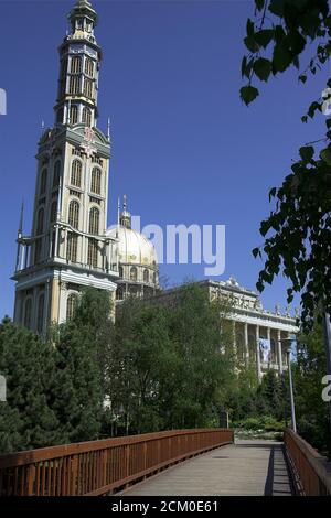 Licheń, Polen, Basilika der Seligen Jungfrau Maria. Polen, Basilika der Heiligen Jungfrau Maria. Bazylika Matki Bożej. Gebäudetragment - Turm. Stockfoto