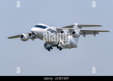 Formula One Management Ltd British Aerospace 146 -100 Jet-Linienflugzeug G-OFOM klettert weg nach dem Start von Biggin Hill Airport, Kent, Großbritannien Stockfoto