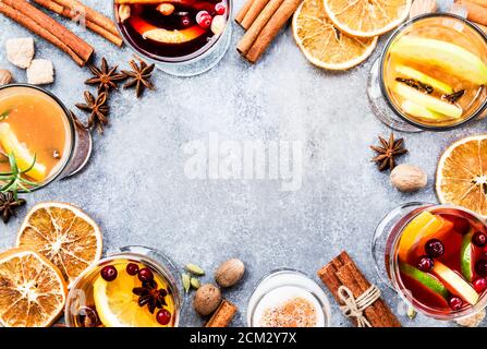 Verschiedene Herbst- oder Wintersaison Alkohol heiße Cocktails - Glühwein, Glogg, Grog, Eierlikör, warmes Ingwer Ale, heiß gebutterter Rum, Punsch, Glühwein cid Stockfoto