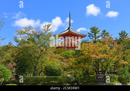 Die hohe Pagode in den Bezirken von Otowa-san Kiyomizu-dera Tempel, Kyoto JP Stockfoto