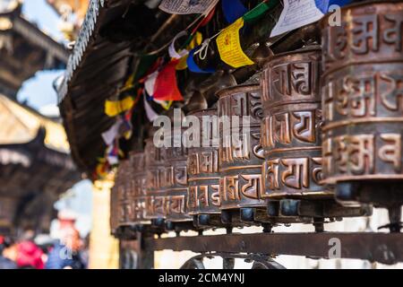 Gebetsräder in Boudhanath Stupa in Kathmandu, Nepal Stockfoto