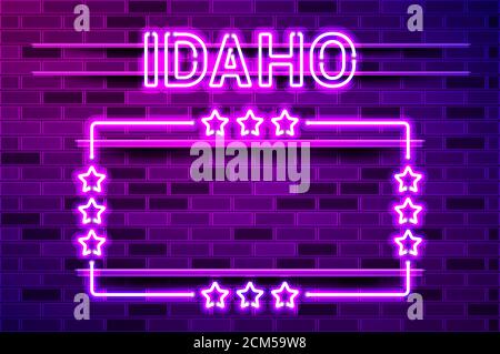 Idaho US State leuchtend lila Neon Schriftzug und ein rechteckiger Rahmen mit Sternen. Realistische Darstellung. Lila Ziegelwand, violette Glow, Metallhalter Stockfoto