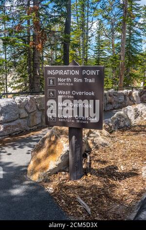 Yellowstone NP, WY, USA - 6. Juli 2019: Der Inspiration Point Trail Stockfoto