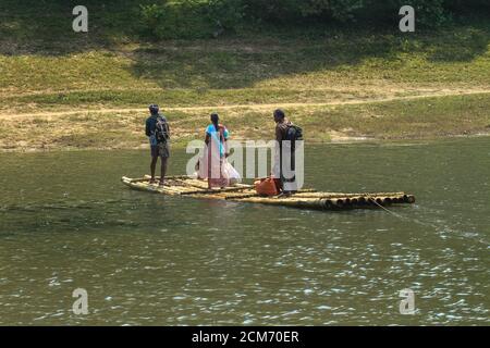 Die Backwater-Regionen von Kerala sind eines der beliebtesten touristischen Destinationen in der Welt. hausboot-Kreuzfahrten sind ein einmaliges Erlebnis Stockfoto