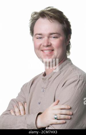 Porträt eines dreißigjährigen Mannes. Schöner Mann mittleren Alters mit einem Lächeln. Stockfoto