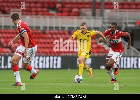 Luke Thomas (16) von Barnsley in Aktion während des Spiels Stockfoto