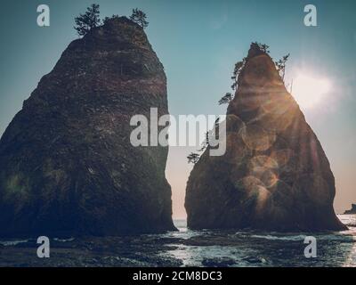 Sonnenuntergang am Rialto Beach - in der Nähe des Hole in the Wall of Olympic National Park Stockfoto