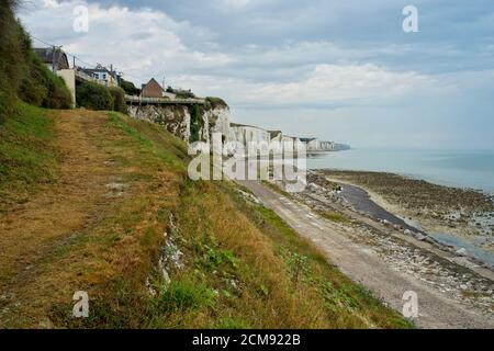 Ault Frankreich - 13. August 2020 -Weiße Klippen am Atlantik Küste in Ault Frankreich Stockfoto