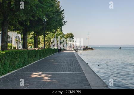 Bardolino Promenade in der Nähe des Gardasees Stockfoto