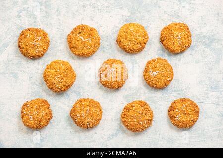 Glutenfreie Hirsekeks mit Kokosflocken. Stockfoto