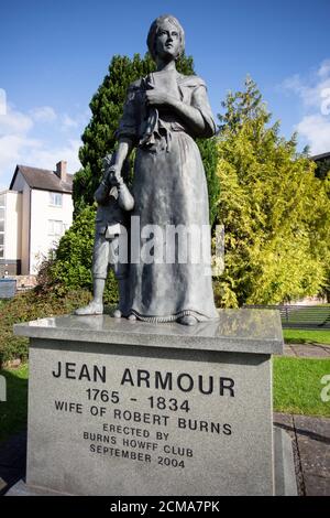 Jean Armor, 'Belle of Mauchline', Ehefrau von Robert Burns, Statue in der Nähe von St. Michael's Church, Dumfries, Schottland, Stockfoto