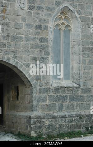 Kroatische alte Kirche, bekannt als St. Antonius-Kapelle, wahrscheinlich das älteste religiöse Gebäude im Land mit robusten Steinmauern Gracisce Kroatien Stockfoto