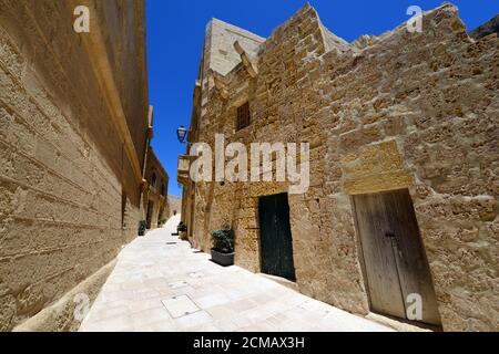 Spaziergang durch die schönen Straßen von Victoria, Gozo, Malta. Stockfoto