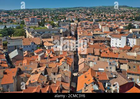 Blick über die roten Ziegeldächer der Stadt Millau, Aveyron, Frankreich Stockfoto