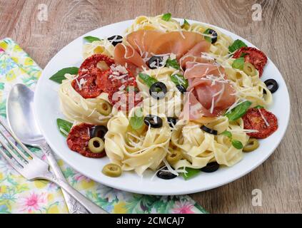 Pasta mit Gammon Stockfoto