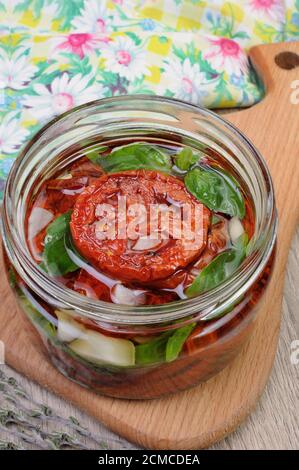 Sonnengetrocknete Tomaten in der Bank Stockfoto