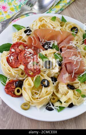 Pasta mit Gammon Stockfoto