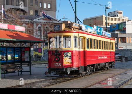 Vintage Tram in Cathedral Square, Christchurch, Canterbury, South Island, Neuseeland Stockfoto